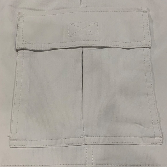 Chaps Men's Golf/Cargo Shorts Gently Worn Size 42 Pearl/Ivory Poly Blend - Picture 2 of 6